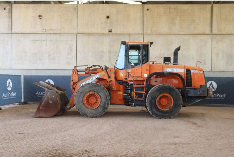 Doosan DL300 - Wheel loader: picture 2 Doosan DL300 - Wheel loader: picture 2