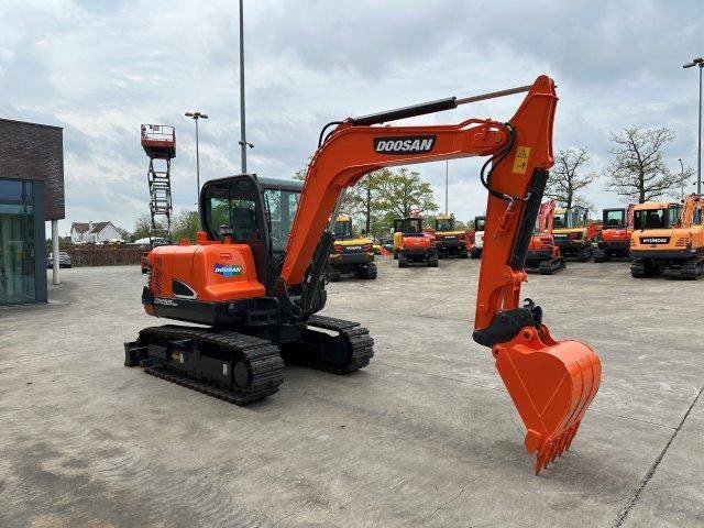 Doosan DX55-9C - Crawler excavator: picture 3 Doosan DX55-9C - Crawler excavator: picture 3