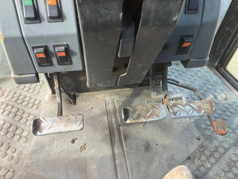 Farm tractor Ford 8340: picture 9 Farm tractor Ford 8340: picture 9