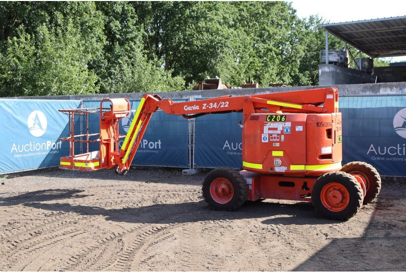 Genie Z-34/22 - Articulated boom: picture 3 Genie Z-34/22 - Articulated boom: picture 3