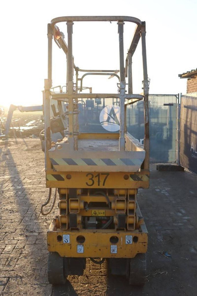 Haulotte COMPACT 10N - Scissor lift: picture 4 Haulotte COMPACT 10N - Scissor lift: picture 4