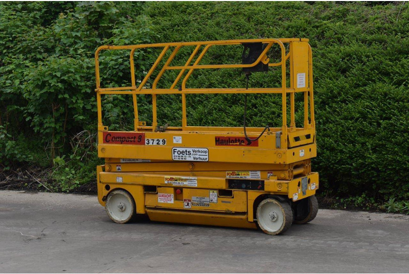 Haulotte Compact 8 - Scissor lift: picture 3 Haulotte Compact 8 - Scissor lift: picture 3