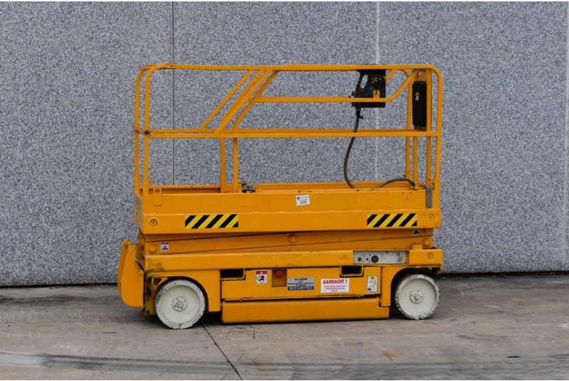 Haulotte Compact 8 - Scissor lift: picture 1 Haulotte Compact 8 - Scissor lift: picture 1