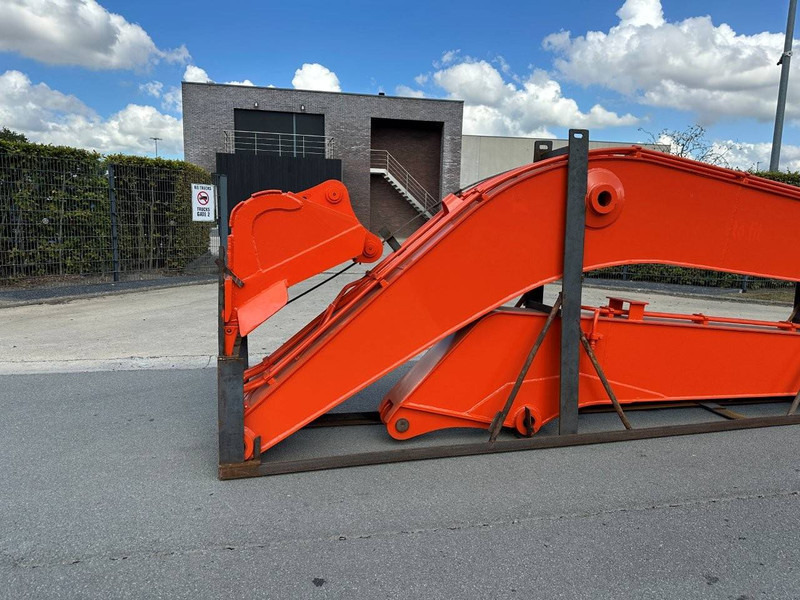 Hitachi ZX200 long reach - Water pump: picture 5 Hitachi ZX200 long reach - Water pump: picture 5