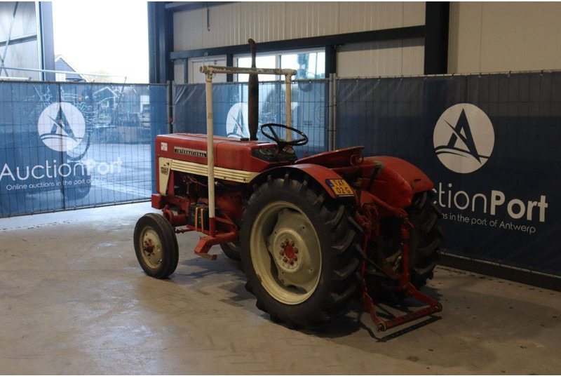 International 423 - Farm tractor: picture 4 International 423 - Farm tractor: picture 4
