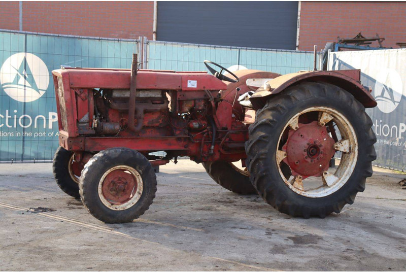 International harvester co 504 D - Farm tractor: picture 1 International harvester co 504 D - Farm tractor: picture 1