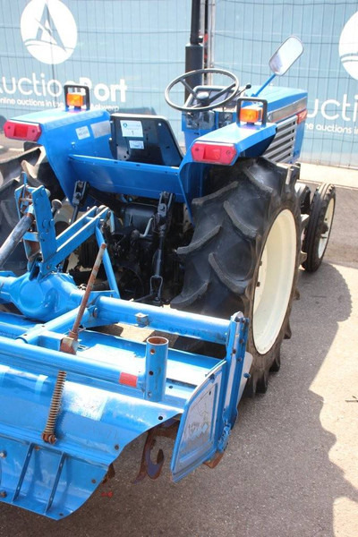 Iseki TL2300 - Farm tractor: picture 5 Iseki TL2300 - Farm tractor: picture 5