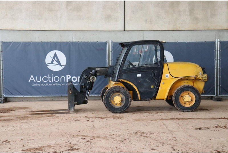 JCB 520-40 - Telescopic handler: picture 1 JCB 520-40 - Telescopic handler: picture 1