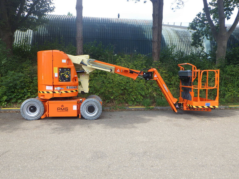 JLG E300AJP - Telescopic boom: picture 1 JLG E300AJP - Telescopic boom: picture 1