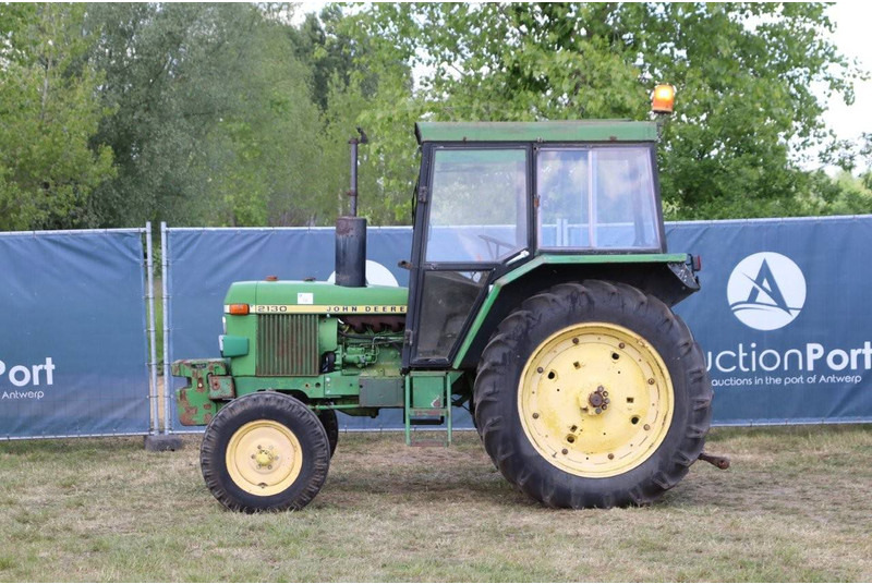 John Deere 2130 - Farm tractor: picture 2 John Deere 2130 - Farm tractor: picture 2