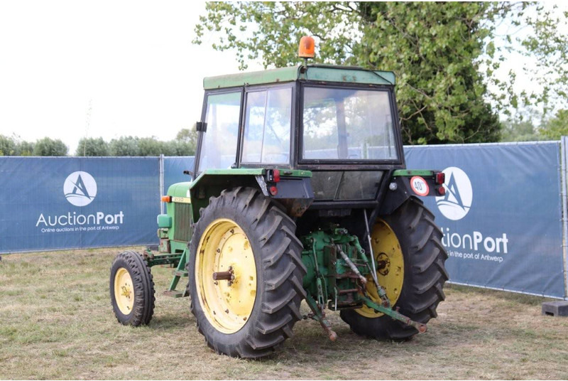John Deere 2130 - Farm tractor: picture 4 John Deere 2130 - Farm tractor: picture 4
