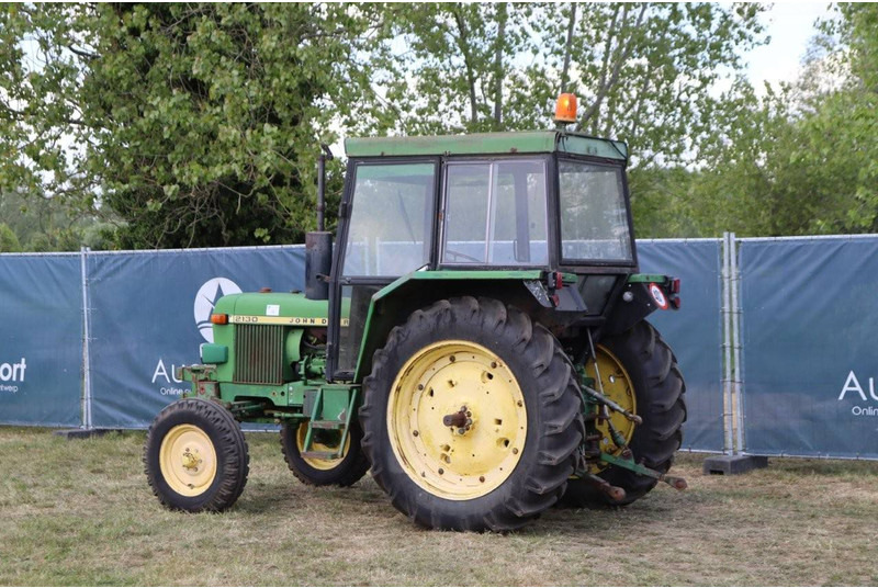 John Deere 2130 - Farm tractor: picture 3 John Deere 2130 - Farm tractor: picture 3