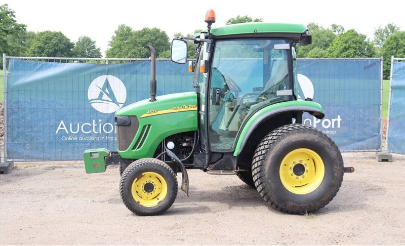 John Deere 4520 - Farm tractor: picture 1 John Deere 4520 - Farm tractor: picture 1