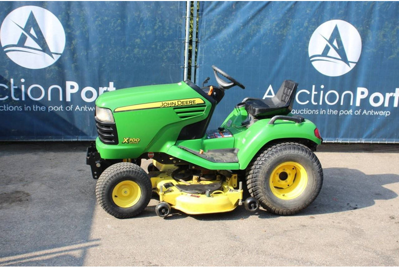 John Deere M700 - Garden mower: picture 1 John Deere M700 - Garden mower: picture 1