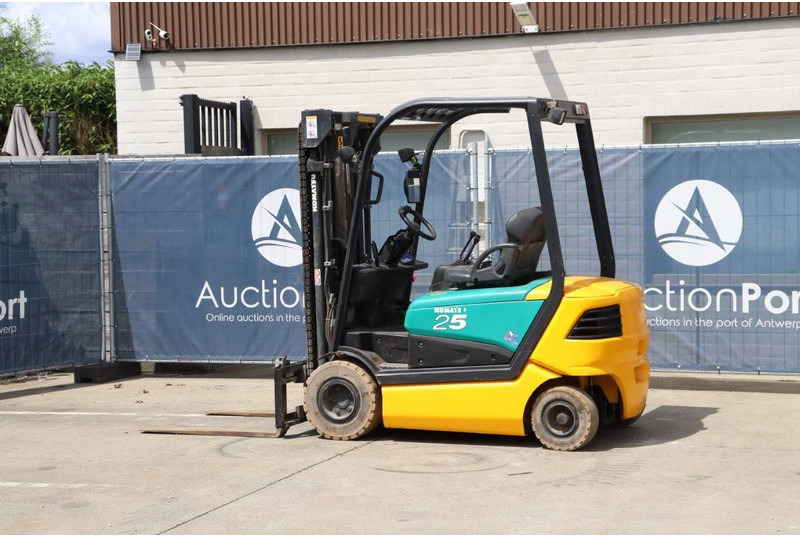 Komatsu FB25H-3R - Electric forklift: picture 3 Komatsu FB25H-3R - Electric forklift: picture 3
