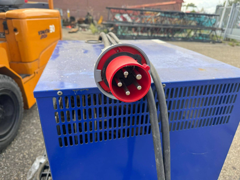 Komatsu FB30EX-8 - Electric forklift: picture 3 Komatsu FB30EX-8 - Electric forklift: picture 3