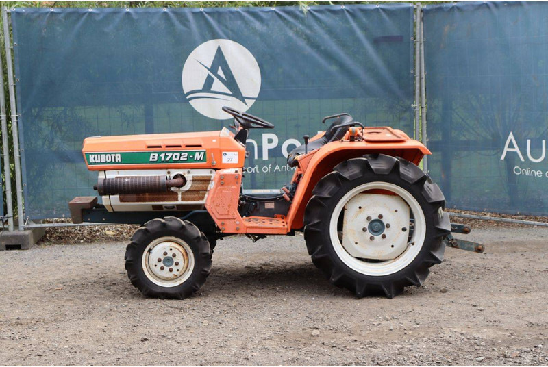 Kubota B1702-M - Farm tractor: picture 2 Kubota B1702-M - Farm tractor: picture 2