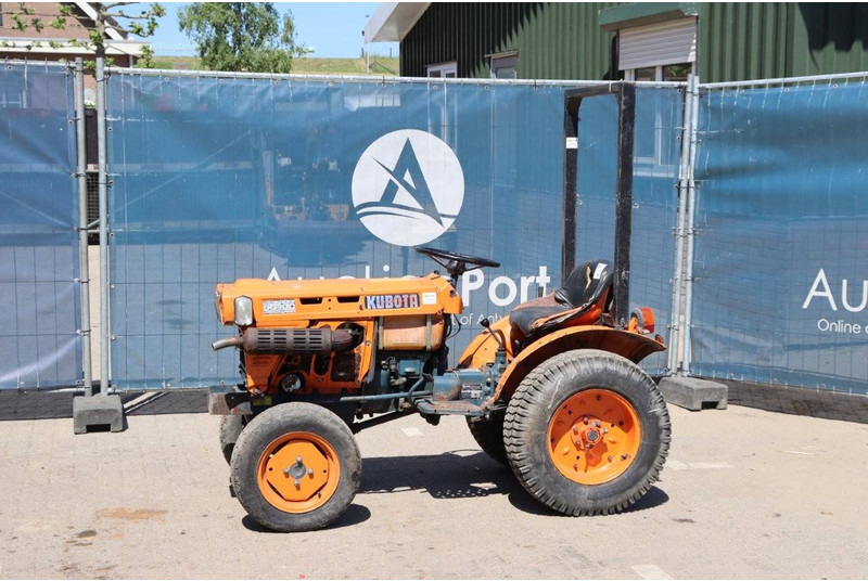 Kubota B6100 D - Farm tractor: picture 1 Kubota B6100 D - Farm tractor: picture 1