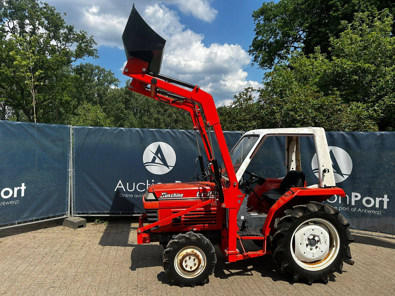 Kubota L1-235 - Farm tractor: picture 1 Kubota L1-235 - Farm tractor: picture 1
