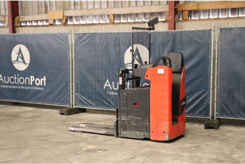 Linde D12 S - Stacker: picture 3 Linde D12 S - Stacker: picture 3