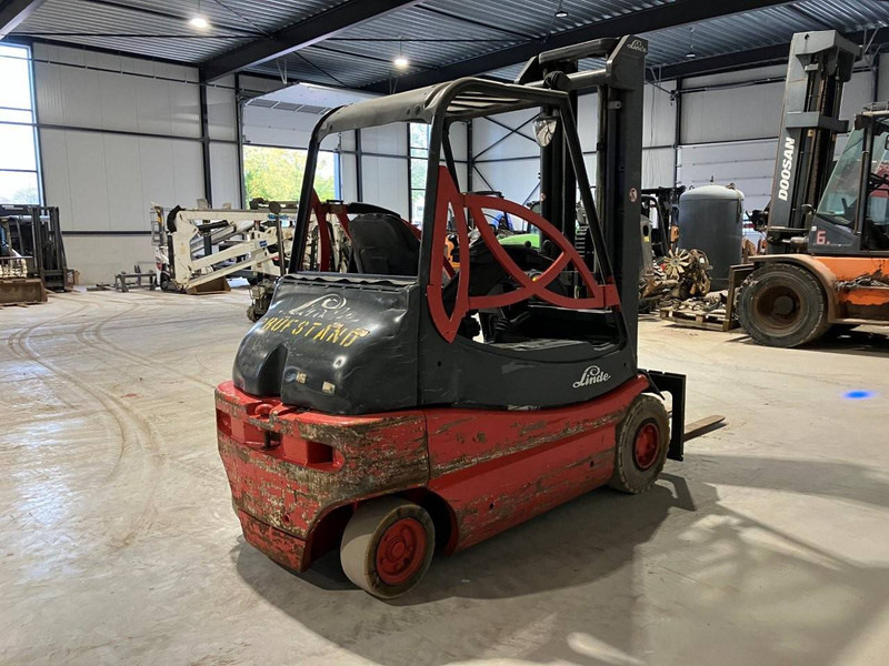 Linde E30-02 - Electric forklift: picture 4 Linde E30-02 - Electric forklift: picture 4