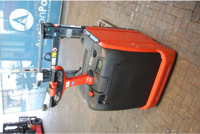 Linde L12 - Stacker: picture 5 Linde L12 - Stacker: picture 5