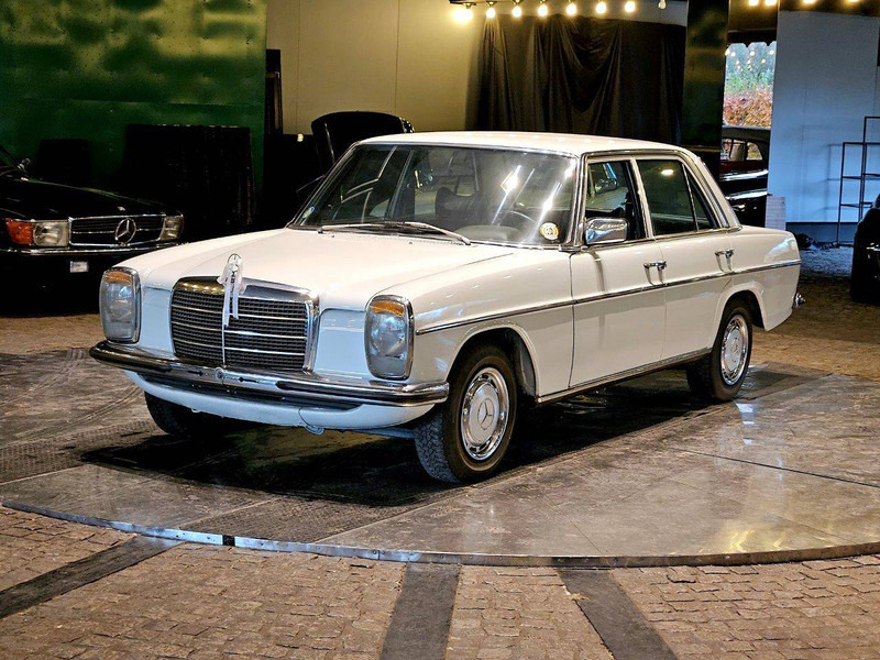 Mercedes-Benz 200-serie 230 (W115) /8 - Sedan: picture 1 Mercedes-Benz 200-serie 230 (W115) /8 - Sedan: picture 1