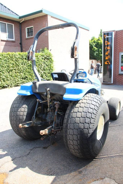 New Holland TC40D - Farm tractor: picture 4 New Holland TC40D - Farm tractor: picture 4