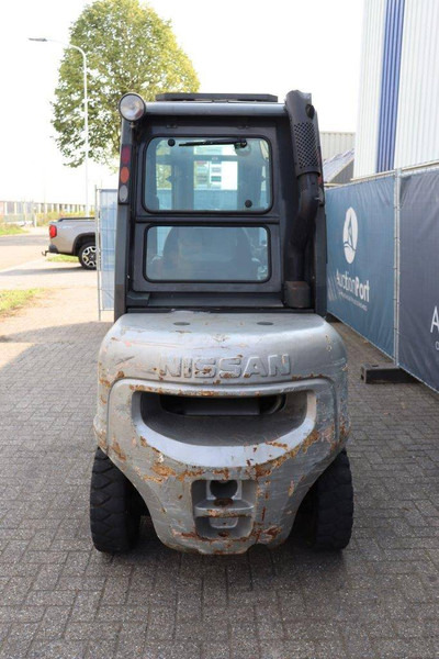 Nissan 30 - Electric forklift: picture 5 Nissan 30 - Electric forklift: picture 5