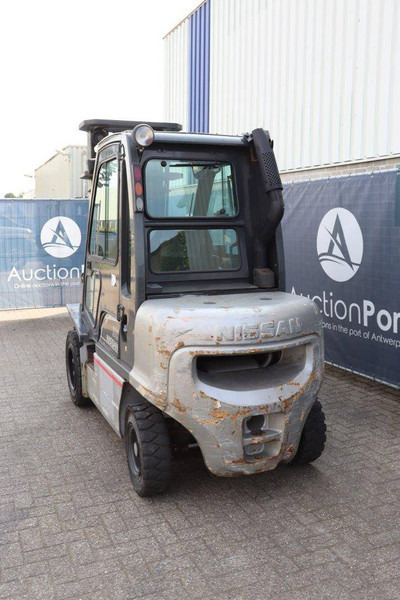 Nissan 30 - Electric forklift: picture 4 Nissan 30 - Electric forklift: picture 4