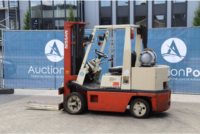 Nissan KCUGH02F350 - LPG forklift: picture 3 Nissan KCUGH02F350 - LPG forklift: picture 3