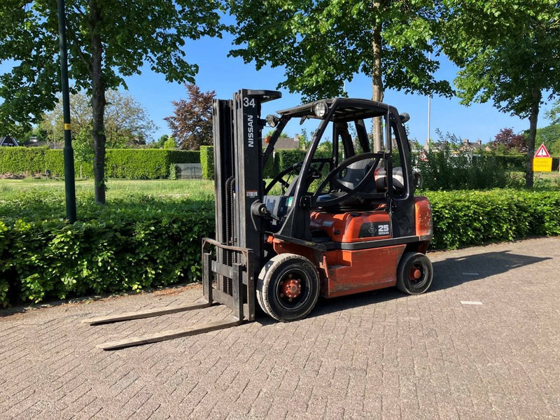 Nissan UD02A25PQ - LPG forklift: picture 1 Nissan UD02A25PQ - LPG forklift: picture 1