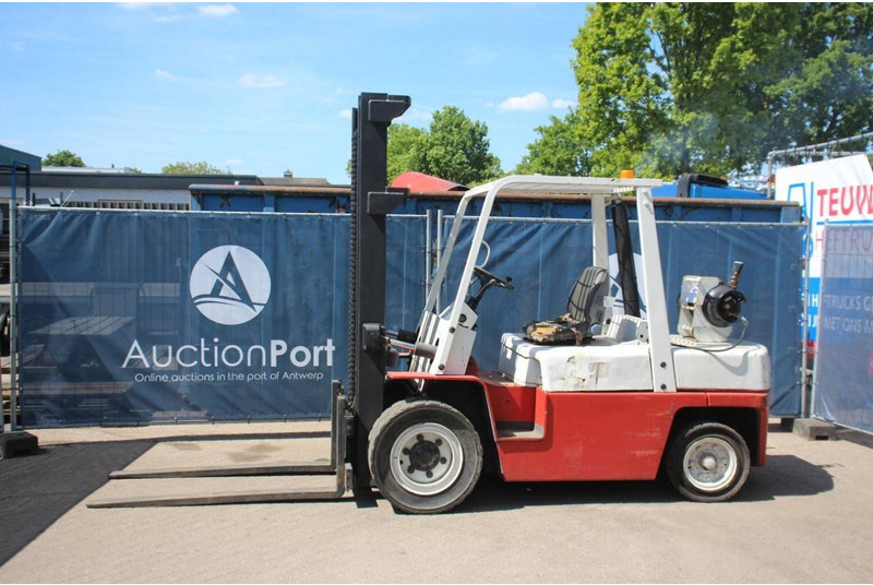 Nissan UGF03A40U - LPG forklift: picture 1 Nissan UGF03A40U - LPG forklift: picture 1