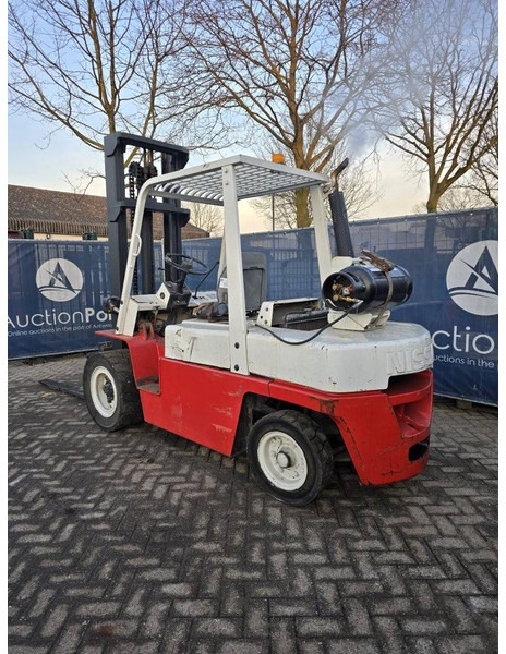 Nissan UGF03A40U - LPG forklift: picture 2 Nissan UGF03A40U - LPG forklift: picture 2