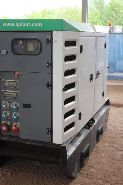 SDMO R110C3 - Generator set: picture 5 SDMO R110C3 - Generator set: picture 5