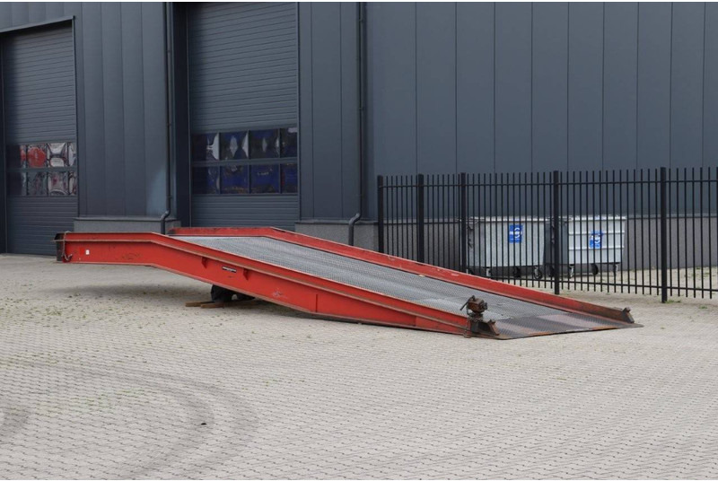 STORAX - Dropside/ Flatbed trailer: picture 4 STORAX - Dropside/ Flatbed trailer: picture 4