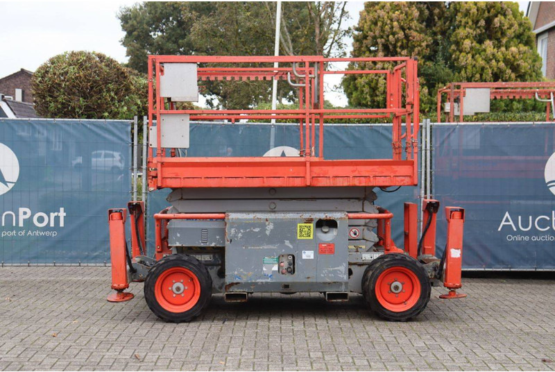 Skyjack  - Scissor lift: picture 2 Skyjack  - Scissor lift: picture 2