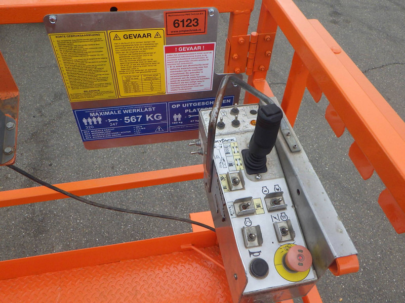 Skyjack SJ6832RT - Scissor lift: picture 5 Skyjack SJ6832RT - Scissor lift: picture 5