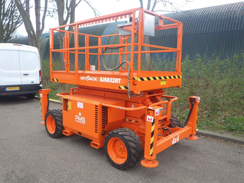 Skyjack SJ6832RT - Scissor lift: picture 2 Skyjack SJ6832RT - Scissor lift: picture 2