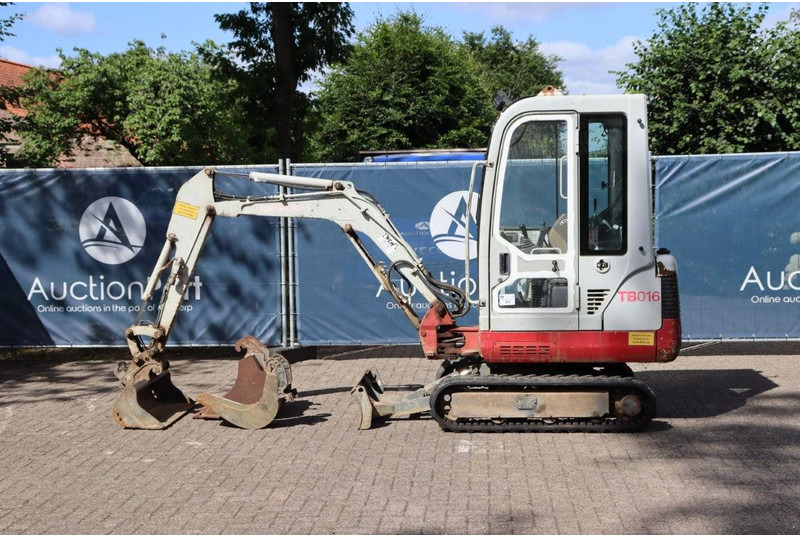 Takeuchi TB016 - Mini excavator: picture 2 Takeuchi TB016 - Mini excavator: picture 2