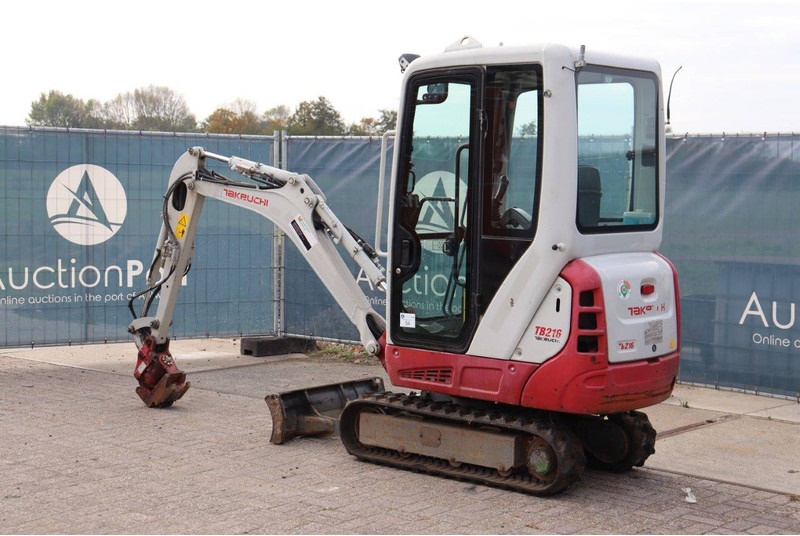 Takeuchi TB216 - Mini excavator: picture 3 Takeuchi TB216 - Mini excavator: picture 3