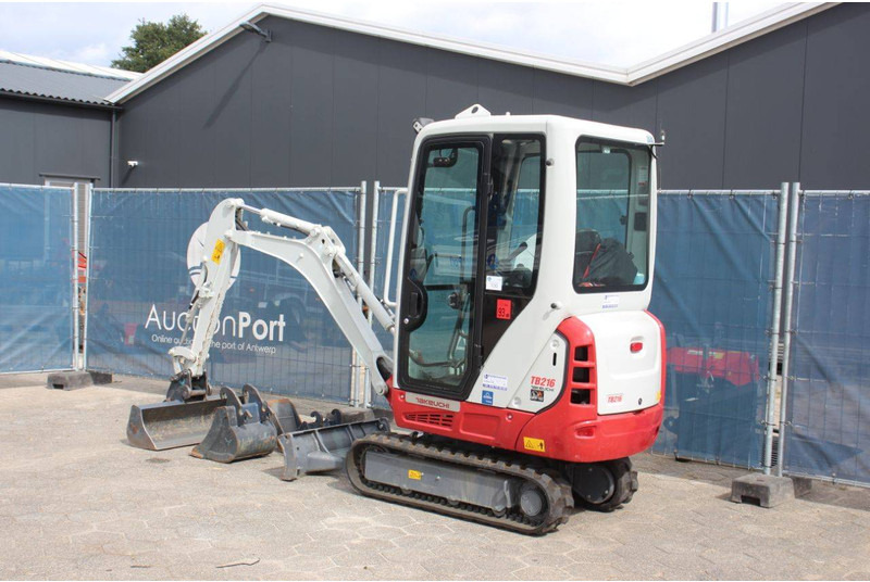 Takeuchi TB216 - Mini excavator: picture 3 Takeuchi TB216 - Mini excavator: picture 3