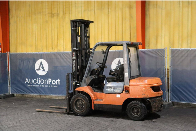 Toyota 02-7FDF30 - Diesel forklift: picture 3 Toyota 02-7FDF30 - Diesel forklift: picture 3