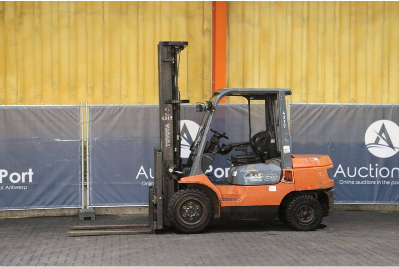 Toyota 02-7FDF30 - Diesel forklift: picture 1 Toyota 02-7FDF30 - Diesel forklift: picture 1