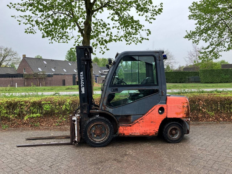 Toyota 02-8FDF30 - Diesel forklift: picture 2 Toyota 02-8FDF30 - Diesel forklift: picture 2