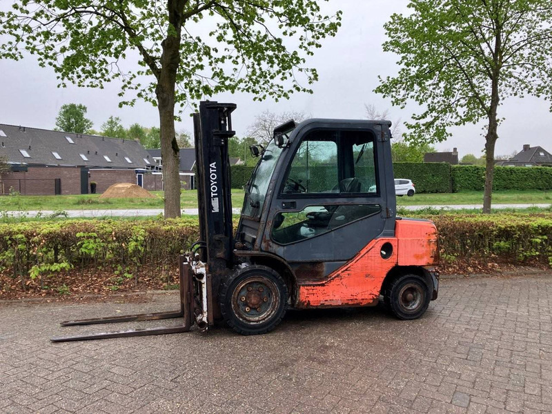 Toyota 02-8FDF30 - Diesel forklift: picture 1 Toyota 02-8FDF30 - Diesel forklift: picture 1