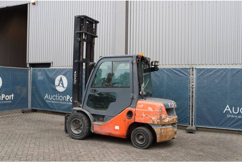 Toyota 02-8FDJF35 - Diesel forklift: picture 3 Toyota 02-8FDJF35 - Diesel forklift: picture 3