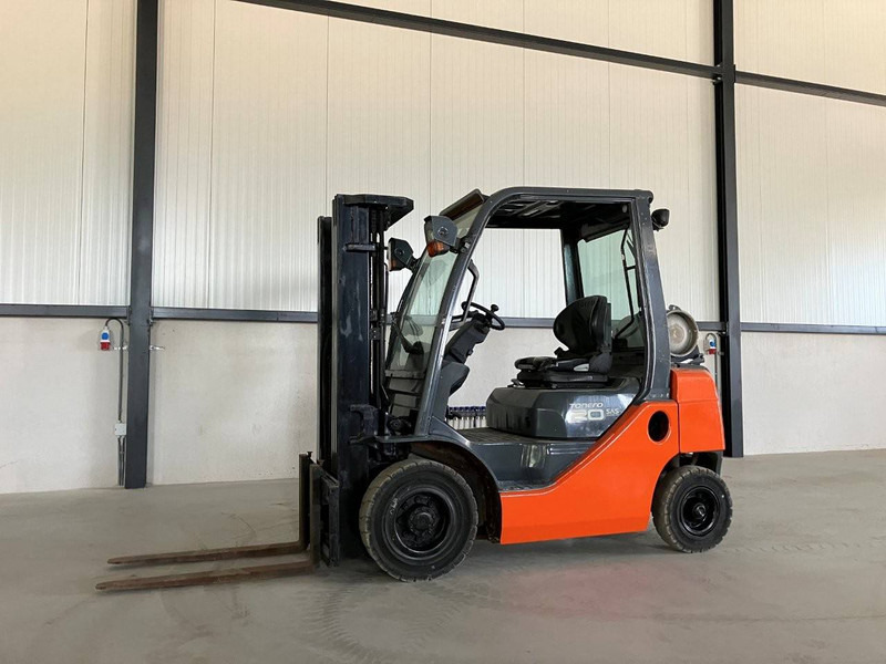 Toyota 02-8FGF20 - LPG forklift: picture 2 Toyota 02-8FGF20 - LPG forklift: picture 2