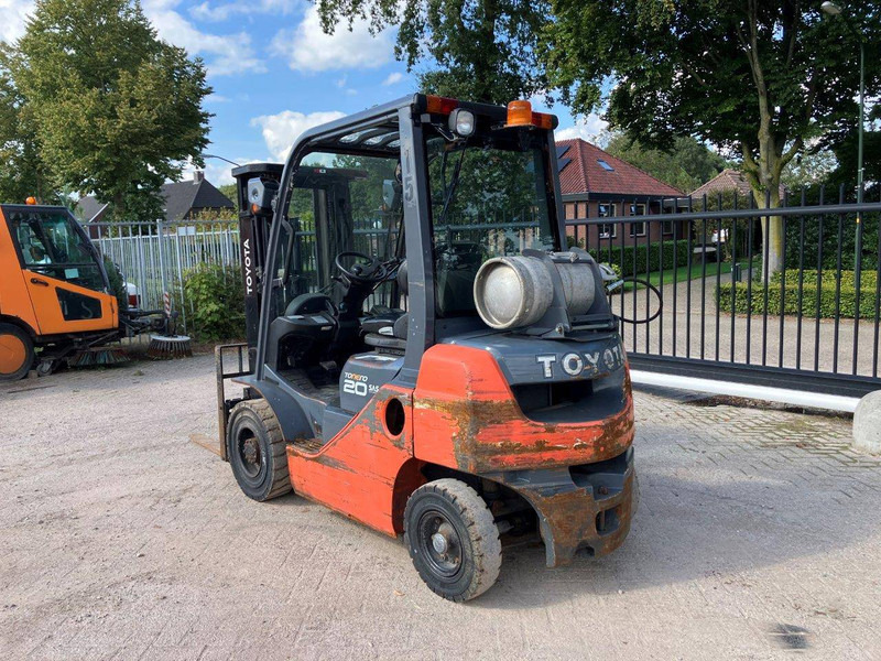 Toyota 02-8FGF20 - LPG forklift: picture 3 Toyota 02-8FGF20 - LPG forklift: picture 3