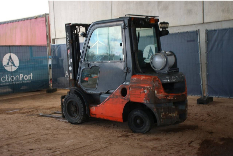 Toyota 06686GF30 - LPG forklift: picture 3 Toyota 06686GF30 - LPG forklift: picture 3